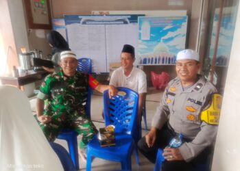 BABINSA KELURAHAN DWIKORA HELVETIA MELAKSANAKAN KOMSOS DENGAN TIGA PILAR KELURAHAN DWIKORA 
