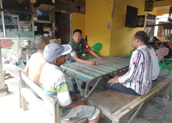 Jalin Hubungan kerja yang Baik, Babinsa melaksanakan Komsos Dengan masyarakat desa Binaan