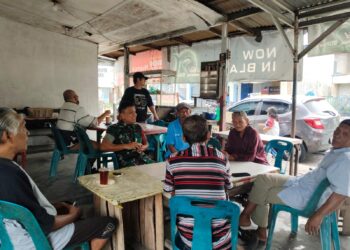 MANFAATKAN WARUNG KOPI SEBAGAI SARANA JARING TER, BABINSA KORAMIL 0201 – 04 / MK DI WILAYAH BINAAN.