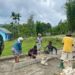 Bahu-membahu Bersama, Satgas Pamtas Yonarhanud 2 Kostrad Kobarkan Semangat Gotong Royong Perbaiki Jalan Desa