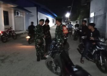 Ciptakan keamanan dan ketertiban, Koramil 02/TL melaksanakan Patroli bersama Ormas