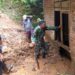 Longsor Terjang Dongko Trenggalek, Babinsa dan Warga Gotong Royong Bersihkan Material