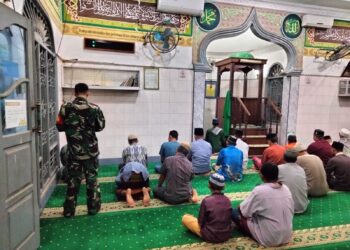 BABINSA KORAMIL 0201-16/TM JALIN SILATURAHMI LEWAT SHOLAT SUBUH BERJAMAAH DI MASJID DI WILAYAH BINAANNYA*
