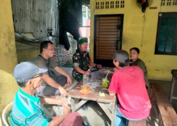 BABINSA MANFAATKAN WARKOP SEBAGAI AJANG TEMPAT SILATURAHMI