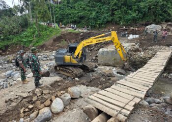Kodam l/BB bangun Jembatan Aramco di Desa Lubuk Manik Kab Tapanuli Selatan