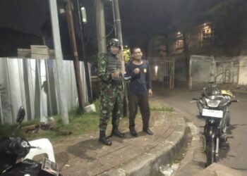 Menyusuri Keheningan Malam ,Personel Kodim 0503/JB Memberikan Kenyamanan dan Ciptakan Keamanan Untuk Masyarakat