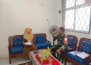 Babinsa Kelurahan 35 Ilir Ajak Guru Perkuat Edukasi Kebersihan Lingkungan Sekolah