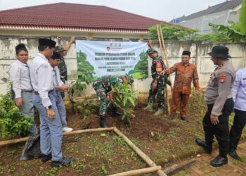 Koramil 02/Pondok Gede Ajak Warga Jaga Lingkungan, Tanam Pohon dan Pilah Sampah Plastik di Jatiraden