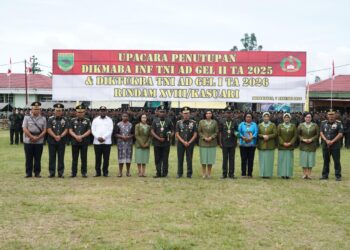 Pangdam Kasuari Pimpin Penutupan Dikmaba If dan Diktukba TNI AD, : Bakar Semangat Prajurit, Siap Mengabdi untuk Bangsa, serta Tegakkan Kehormatan Negara.