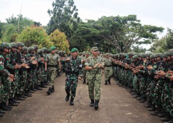 PANGDAM XXIV/MANDALA TRIKORA PASTIKAN KESIAPAN OPERASI SATGAS PAMTAS RI-PNG MOBILE YONIF 757/GV