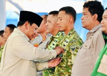DANDIM MERAUKE LETKOL CZI DILI EKO SETYAWAN TERIMA PENGANUGERAHAN TANDA KEHORMATAN DARI PRESIDEN RI