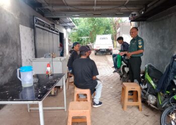 Melalui Komsos,Babinsa Kodim 0510/Tigaraksa Ajak Masyarakat Ciptakan Lingkungan Sehat dan Jaga Kamtibmas