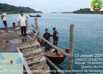 Peduli Nelayan, Babinsa Tanjung Kelit Ingatkan Agar Selalu Utamakan Faktor Keselamatan Saat Ke Laut