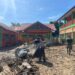 Satgas Yonzipur 10 Kostrad Bersihkan SDN Karang Bundar Pasca Banjir