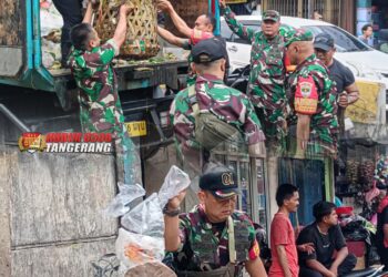 TNI Bersama Warga Bersihkan Pasar Serpong, Wujud Kepedulian Lingkungan Kota Tangerang Selatan