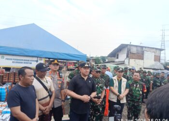 Dandim 0502/JU Bersama Aster Kasdam Jaya dan Forkopimko Kunjungi Pengungsi Banjir di