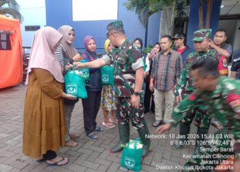 Dandim 0502/JU Bersama Aster Kasdam Jaya dan Forkopimko Kunjungi Pengungsi Banjir di