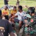 Pos Tarup Satgas Yonif 751/VJS Anjangsana di Kantor Distrik Tarup: Salurkan Bola Kaki untuk Warga, Buka Pengobatan di Tenda Pos