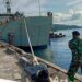 Dukung Satgas Pamtas RI-PNG, KRI Teluk Bintuni-520 Sandar Bekal Ulang di Dermaga Tawiri Kodaeral lX