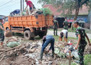 Perangi Sampah,Dandim 0510/Tigaraksa Bersama Anggota Ciptakan Lingkungan Bersih dan Sehat
