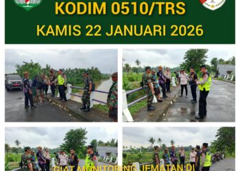 Bersama Tiga Pilar,Danramil Rajeg dan Babinsa Tinjau Jembatan Alternatif Putus di Desa Rancabango
