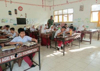 Babinsa Koramil 13/AN Kawal Ketat Pendistribusian Program Makan Bergizi Gratis