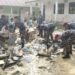 BAKTI YONIF 8 MAR PASTIKAN SEKOLAH BERSIH DARI SAMPAH SISA BANJIR