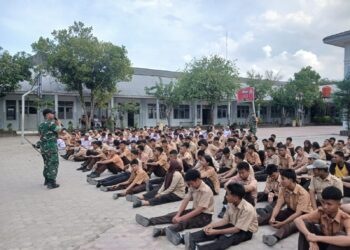 Koramil 0201-02/MT Laksanakan Pelatihan Mental dan Disiplin PBB di SMK Negeri 4 Medan