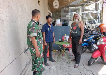 MELAKSANAKAN KOMSOS DAN SILAHTUHRAMI DENGAN WARGA WILAYAH BINAAN