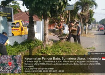 BABINSA KORAMIL 0201-14/PB, BERSAMA PERANGKAT DESA DAN MASYARAKAT LAKSANAKAN GOTONG ROYONG 