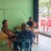 Babinsa Bersama Kepling Melaksanakan Komsos di Wilayah