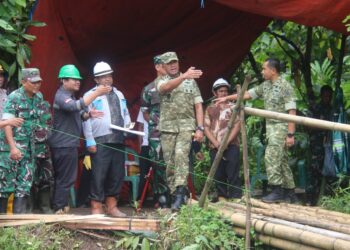 Tinjau Program Jembatan Perintis, Danrem 064/MY Pastikan Percepatan Pembangunan Jembatan di Baros