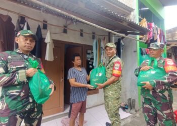 Danramil 06/Kalideres Berikan Bantuan Kepada Masyarakat Terdamfak Banjir