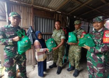 Danramil 06/Kalideres Berikan Bantuan Kepada Masyarakat Terdamfak Banjir