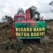 Kerahkan Puluhan Alat Berat, TNI Bersihkan Tumpukan Kayu di Desa Geudumbak, Aceh Utara