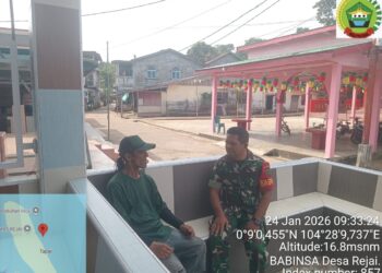 Babinsa Ingatkan Nelayan Desa Rejai Pentingnya Keselamatan Saat Melaut
