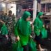 Dengan Senyuman ,Istri Tentara Hadir Ditengah Kesulitan Masyarakat,Tawa dan Ceria Kembai Terlihat