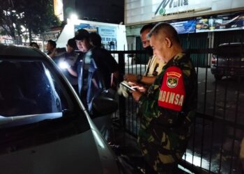 Gegerkan Warga, Babinsa Koramil 07/Pondok Aren Evakuasi Jasad Pria di Pondok Aren