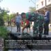 BABINSA KORAMIL 0201-04/MK SERTU SUTIONO MELAKSANAKAN GOTONG ROYONG BERSAMA LURAH, KEPALA LINGKUNGAN DAN MASYARAKAT DI WILAYAH BINAAN