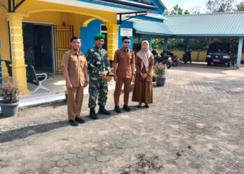 Patroli Kamtibmas, Babinsa Koramil 06/Senayang Perkuat Sinergi dengan Aparatur Desa Penaah
