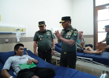 Pangdam III/Siliwangi Laksanakan Ta’ziah dan Mengunjungi Korban Kecelakaan Beruntun di Cisarua