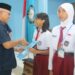 KETUA PENGURUS CABANG SURABAYA YAYASAN HANG TUAH BERIKAN REWARD MURID BERPRESTASI TINGKAT NASIONAL DAN INTERNASIONAL
