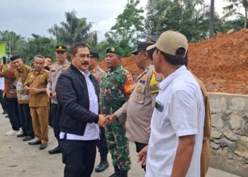 Anggota Koramil 0201-16/TM Babinsa Bangun Rejo Monitoring Pembukaan Program MBG dan Kunjungan Menteri Imigrasi di Tanjung Morawa