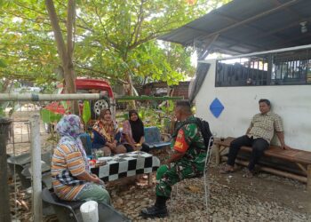 BABINSA PELTU I.SIMATUPANG RUTIN MELAKSANAKAN KOMSOS DENGAN WARGA BINAAN DIWILAYAH