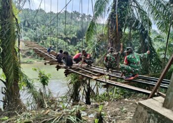 Satgas Gulbencal Kodam I/BB Rehab Jembatan Gantung Purba Sinomba, Padang Lawas Utara