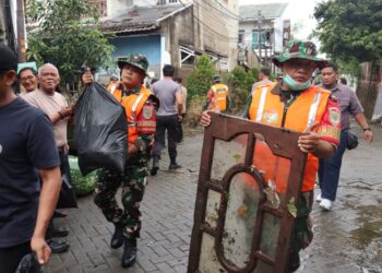 Satgas Sampah Kodim 0506/Tgr Tangani Darurat Sampah Pasca Banjir