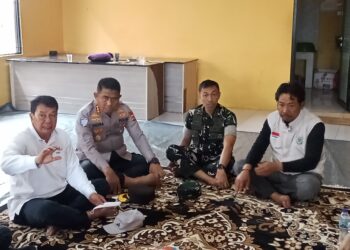Dandim 0510/Trs Dampingi Bupati Tangerang Meninjau Lokasi Banjir di Dua Desa
