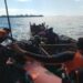 Prajurit Lanal Tual Kodaeral lX Bantu Evakuasi Penumpang Longboat Mati Mesin di Perairan Tanjung Serbat