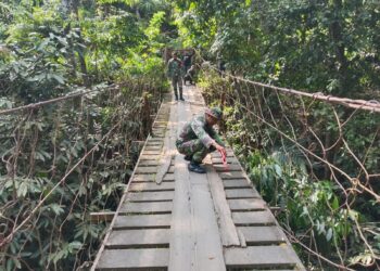 Jaga Keselamatan Warga, Koramil 05/BD Tinjau Kondisi Jembatan Gantung