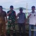 Babinsa Pulau Medang Patroli Bersama Linmas dan Aparat Desa, Ciptakan Keamanan di Pelabuhan Umum